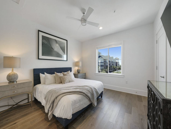Beachfront Luxury Six Bedroom Vacation Rental in Destin with Rooftop Pool